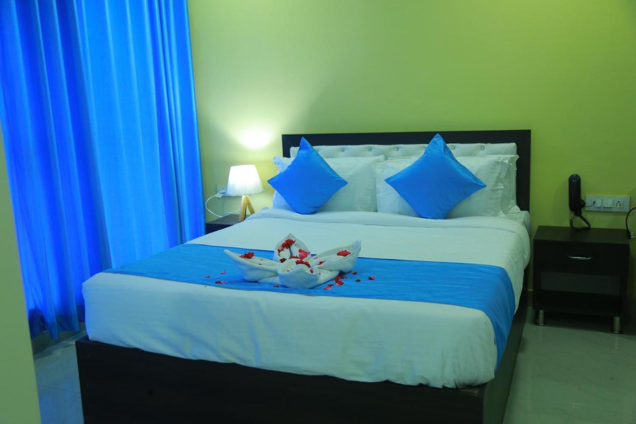 Hotel Sky Park Shamshabad Exteriör bild