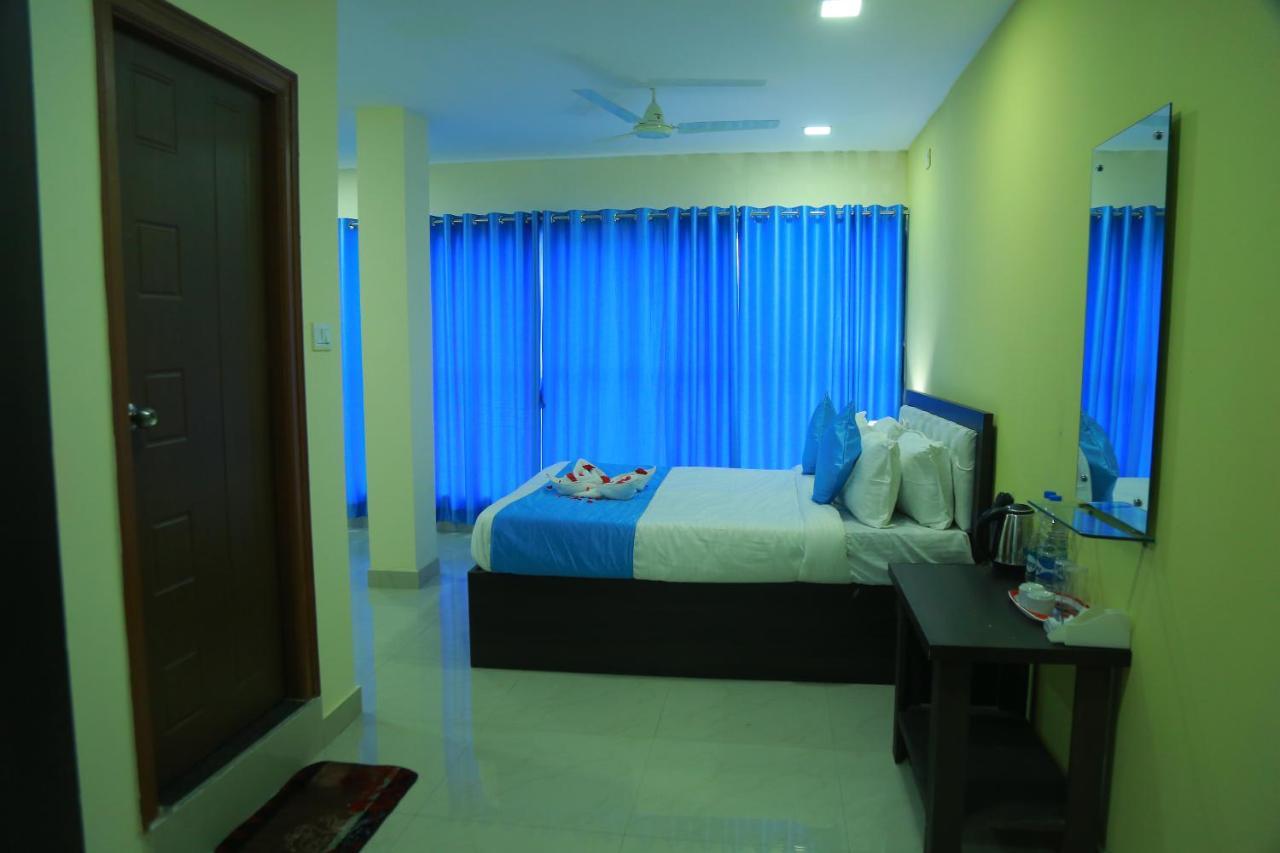 Hotel Sky Park Shamshabad Exteriör bild