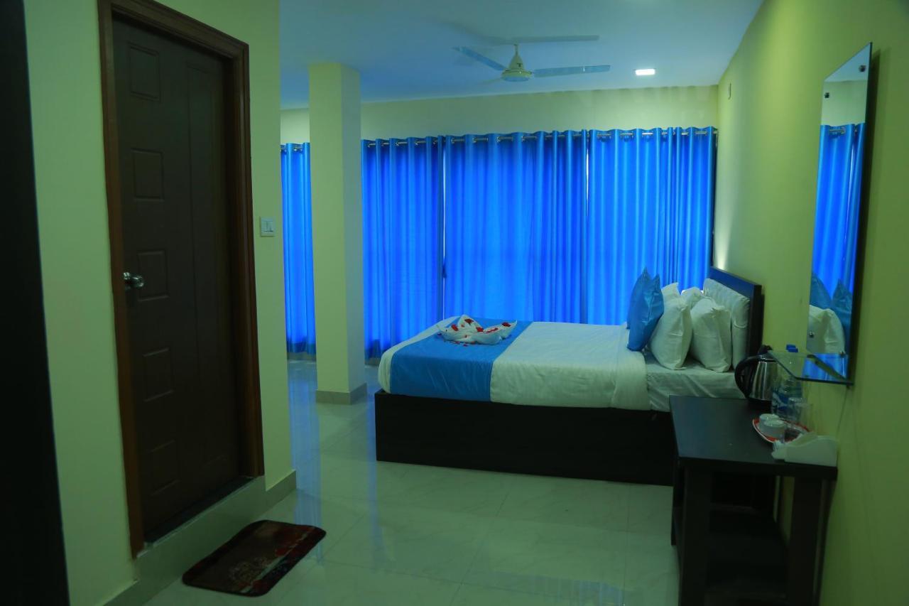 Hotel Sky Park Shamshabad Exteriör bild