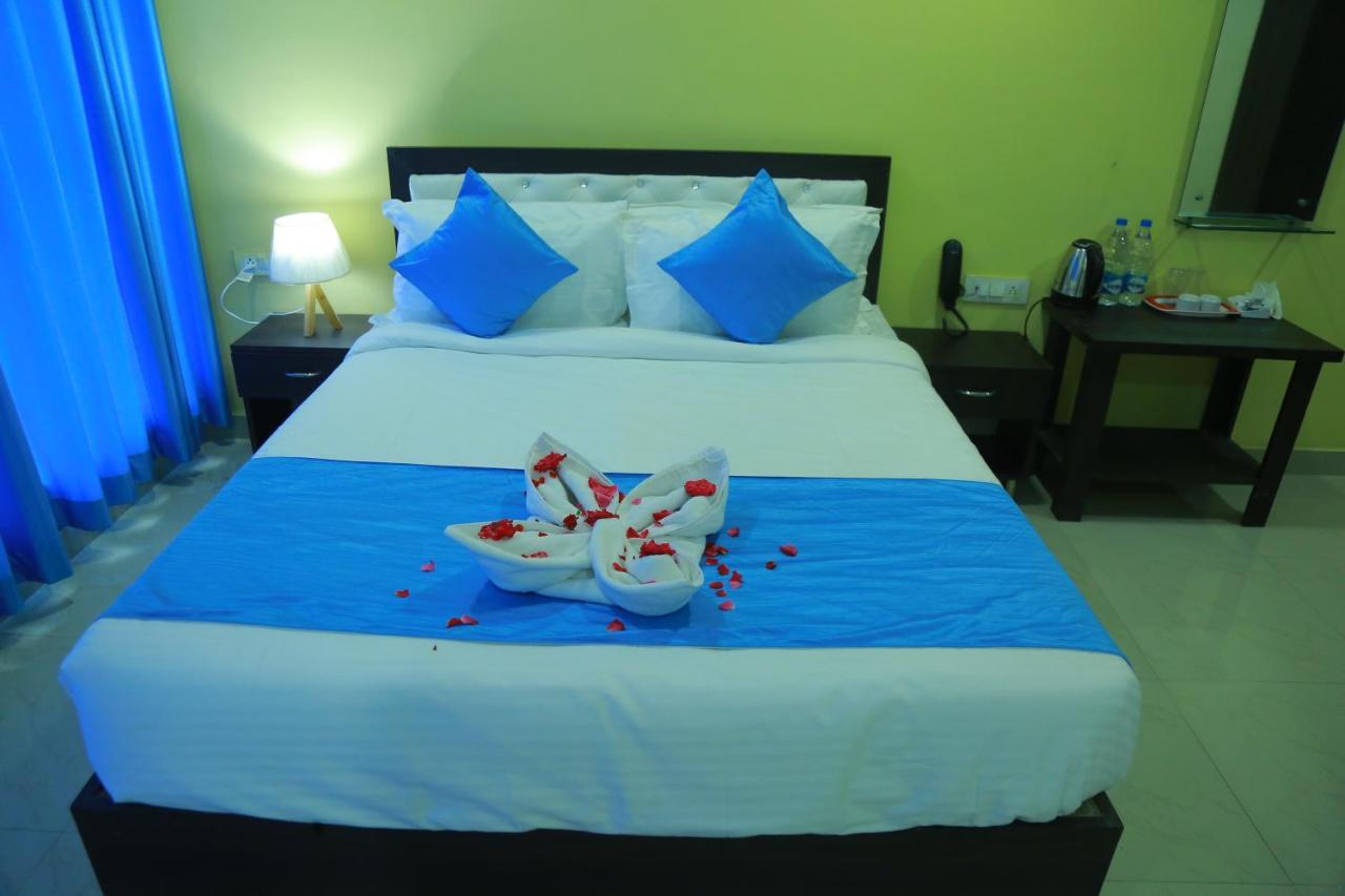 Hotel Sky Park Shamshabad Exteriör bild