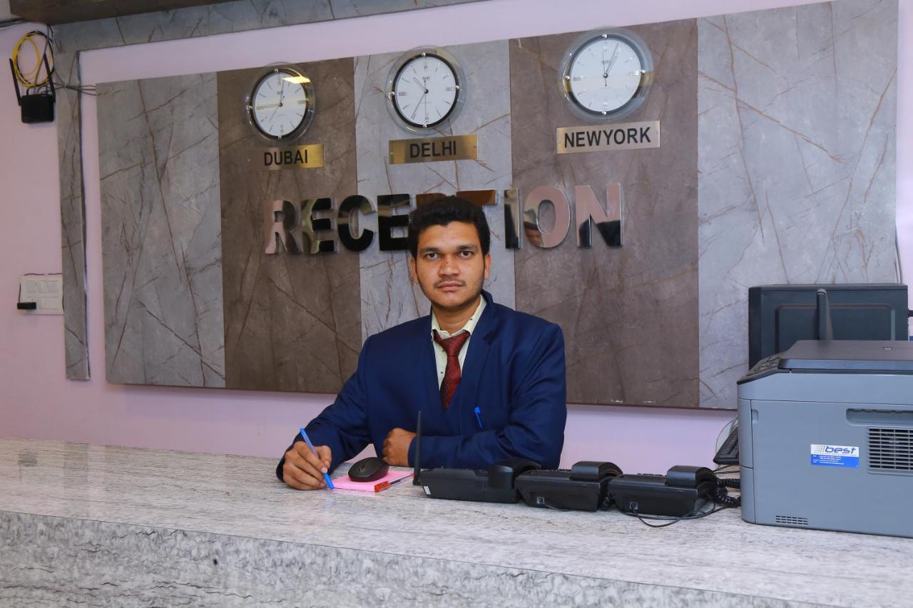 Hotel Sky Park Shamshabad Exteriör bild