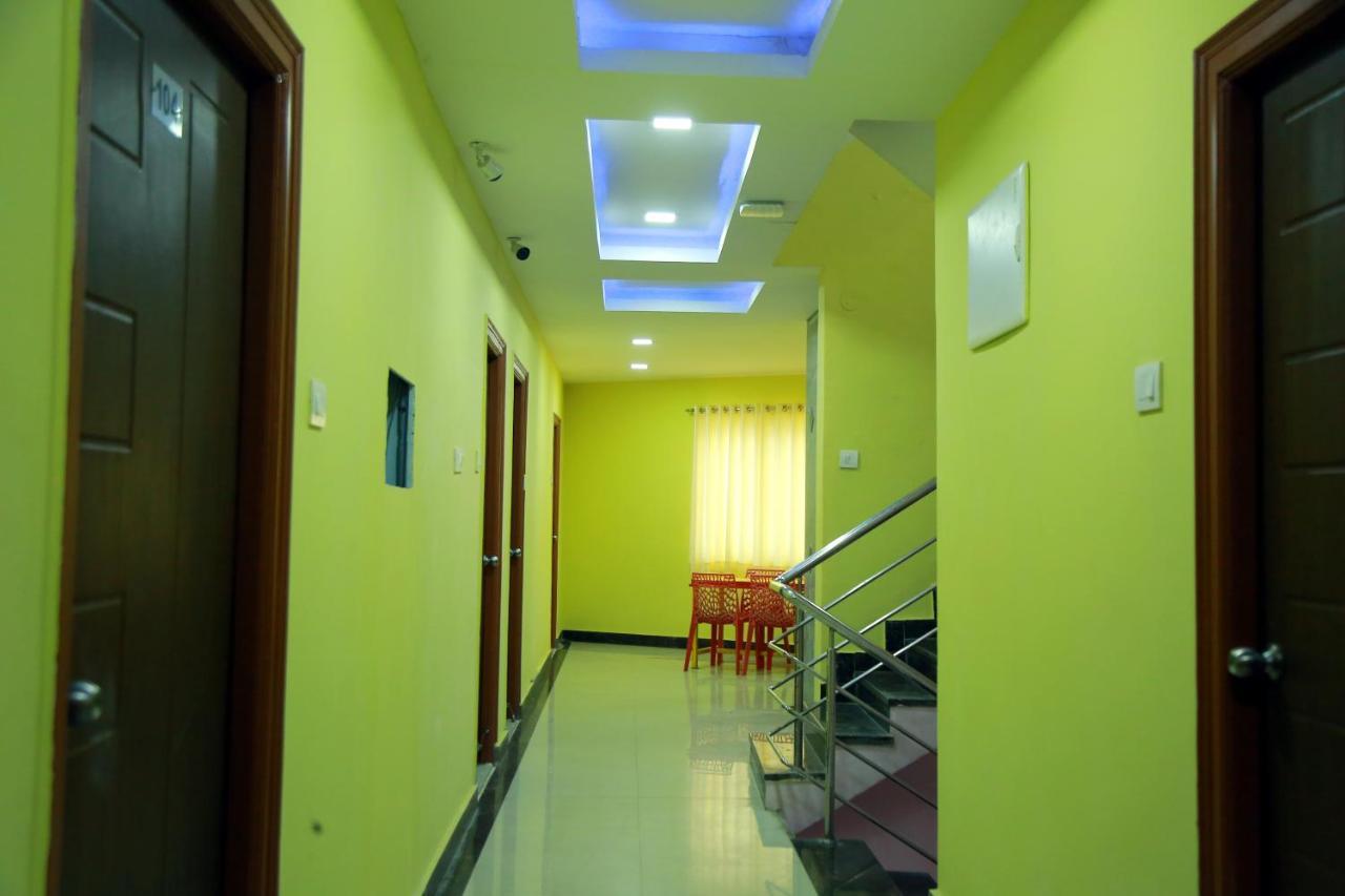 Hotel Sky Park Shamshabad Exteriör bild