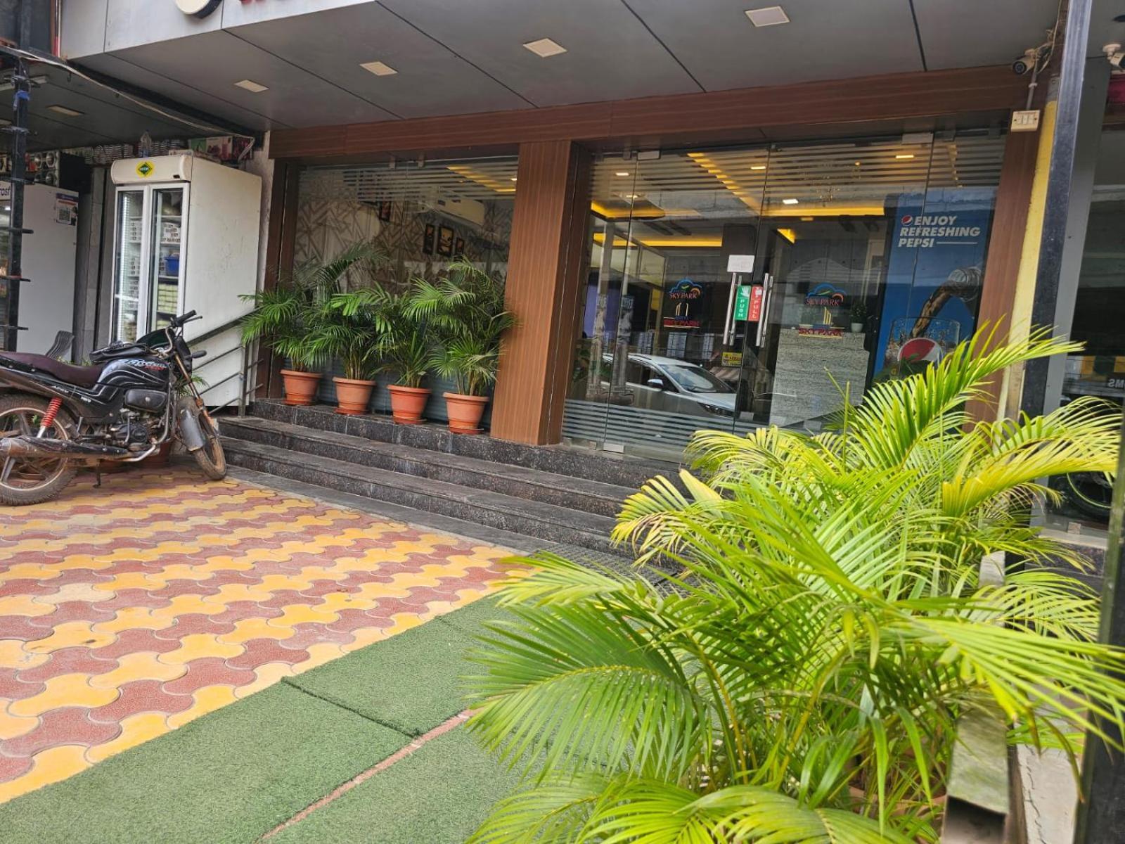 Hotel Sky Park Shamshabad Exteriör bild