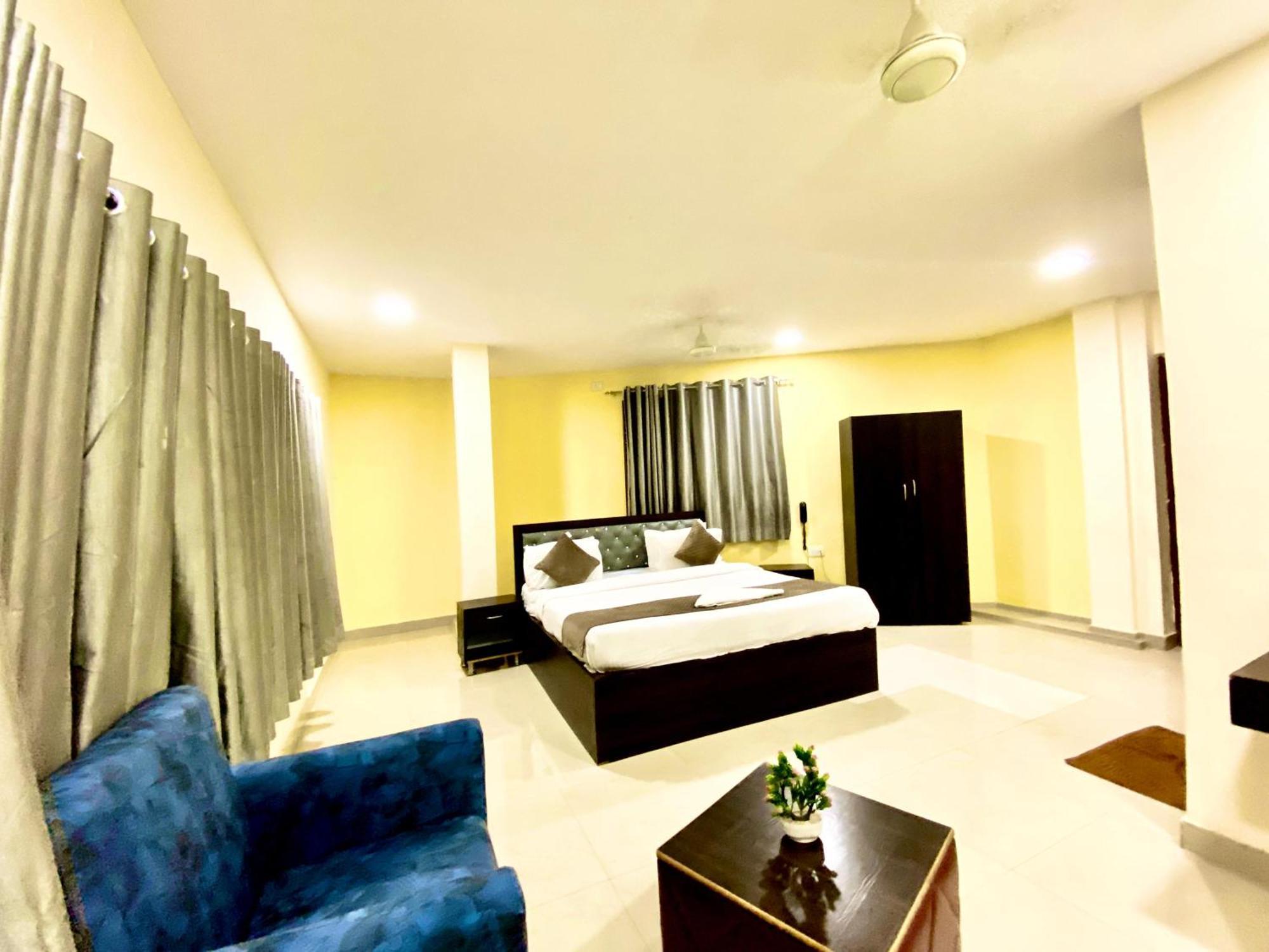 Hotel Sky Park Shamshabad Exteriör bild